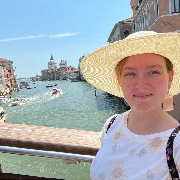 Meet your Posher, Athena - Picture 1 of 1